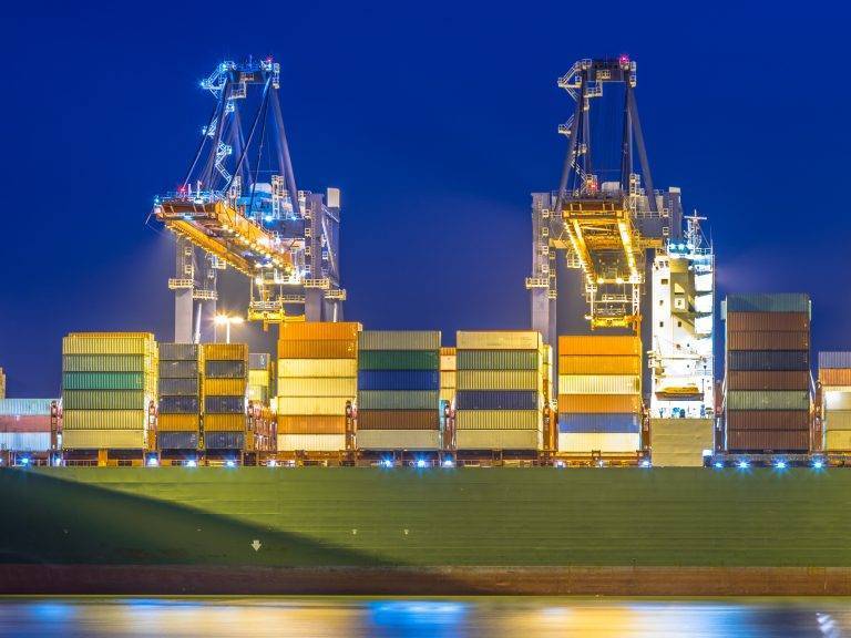 photodune IGmyaPEh container ship unloading in automated harbor xl