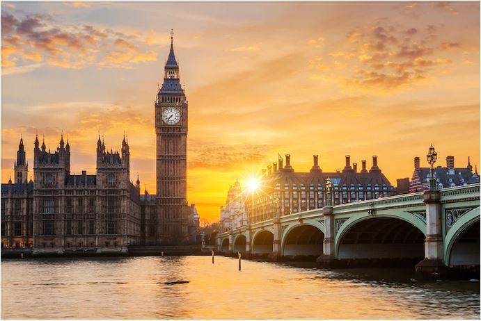 GORIAN Aduanas Customs uk london skyline
